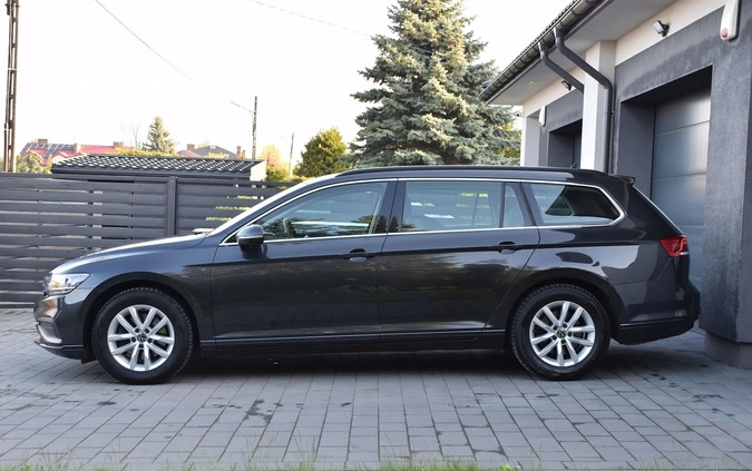 Volkswagen Passat cena 87899 przebieg: 58300, rok produkcji 2021 z Warszawa małe 529